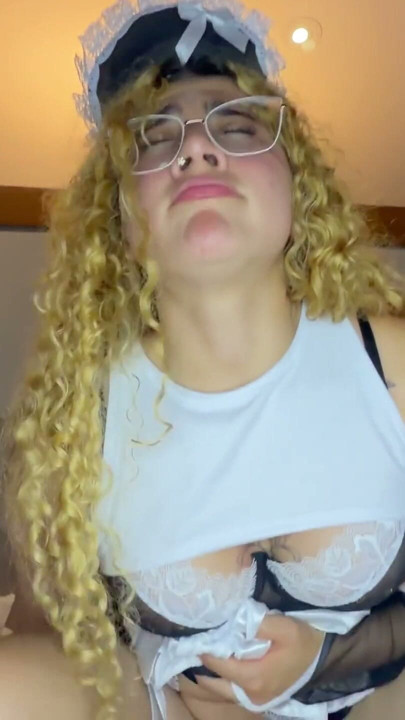 The maid has sex with Maicol Cardona. | Clip 2