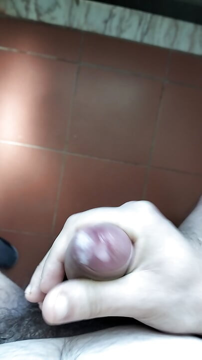 I jerked off until my cock was full of milk 😋