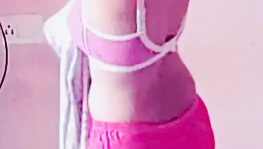 Mantan pacarku dengan toket besar ngirim video ganti baju sama pacarnya