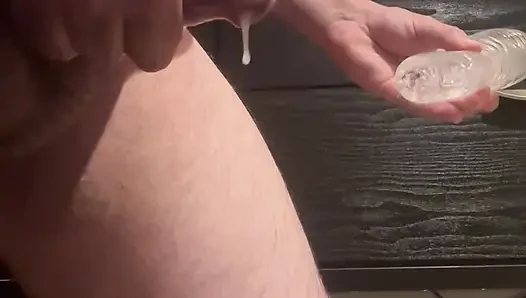 Fleshlight ile mastürbasyon yapıyor