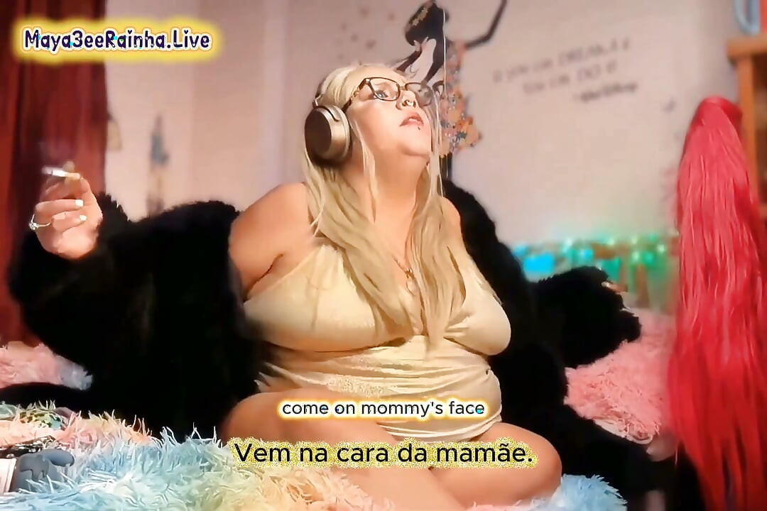 Kouřící horká joi s brazilskou milf bbw bohyní ve zlatě