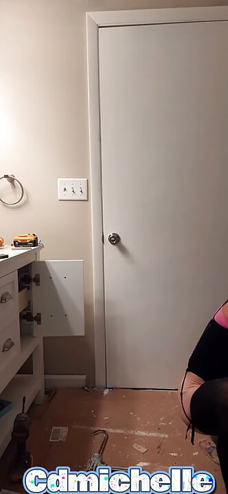 Cdmichelle在工作中补漆