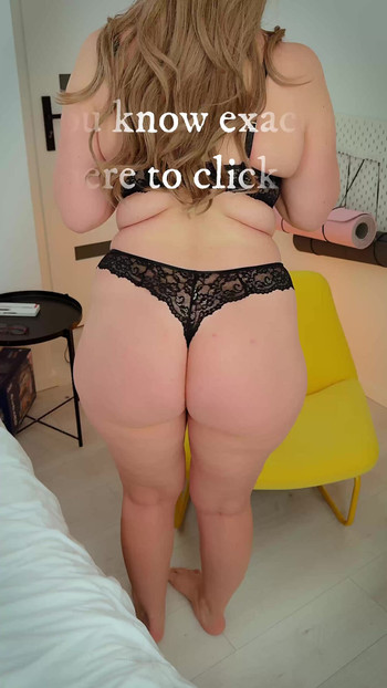 Grosse MILF et belle lingerie