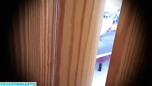 Olgun sarışın anne mastürbasyon yaparken yakalandı ve sonra...