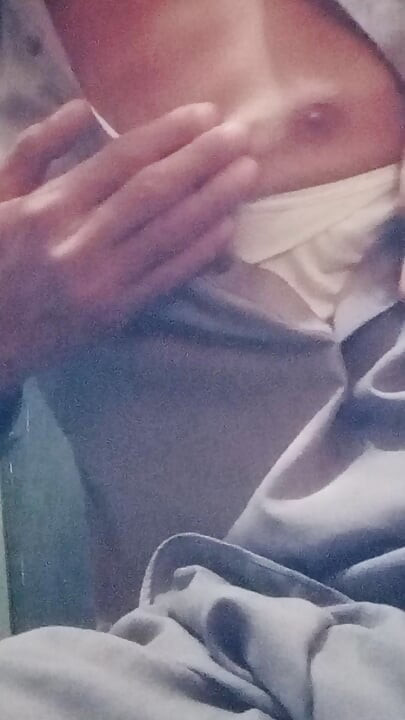 This is my  hot body. Any virgin girl, married woman, wants to suck my body, wants to suck my cock, then you can contact me.