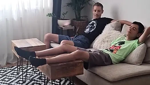 Seksi sıska arkadaşlarla tekrar oyna