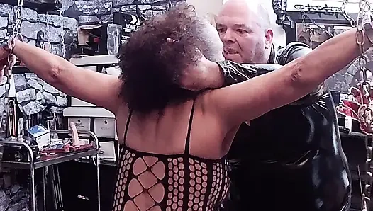 Часть 2: - Медведь Lanista принимает ежевику милфу в подземелье в первый раз