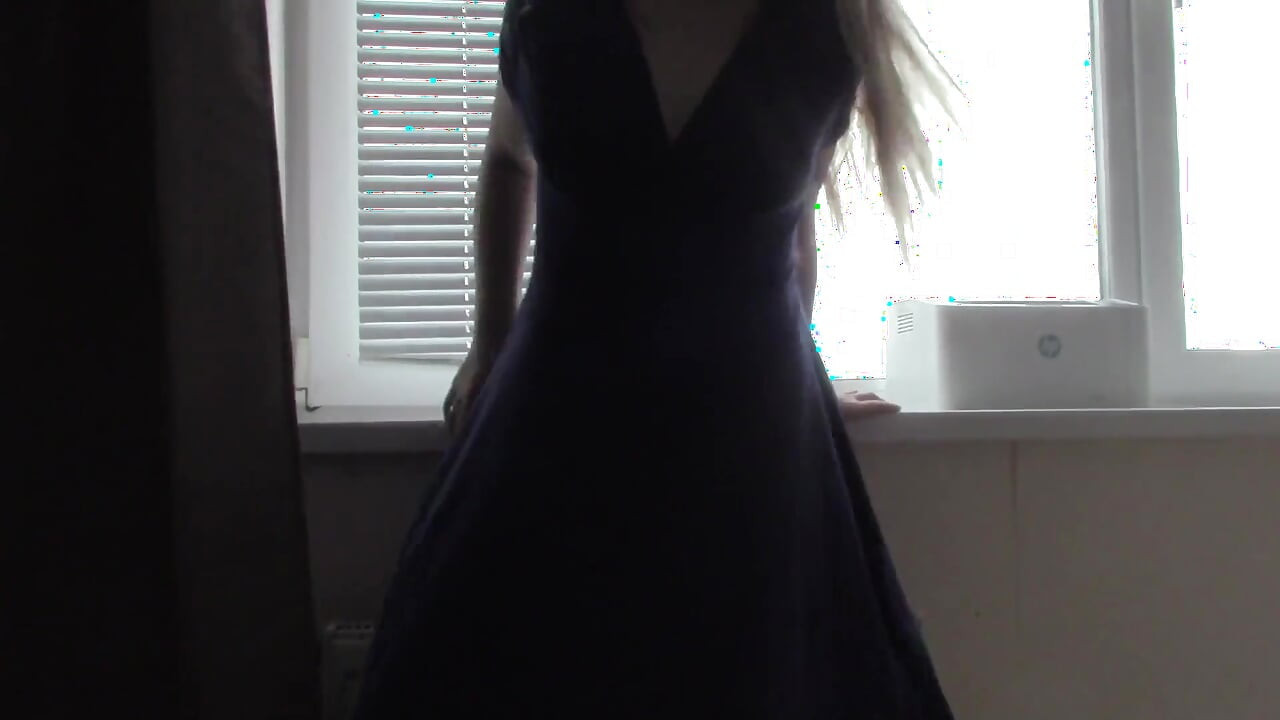 多汁的屁股和彈性小穴在鏡頭前旋轉顯示所有洞