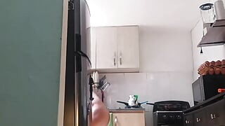 Uita-te cum am organiza bucătărie și haine, Fast Motion, nud