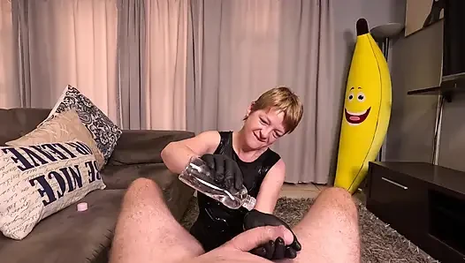 Sarung tangan lateks, minyak, dan mani muncrat