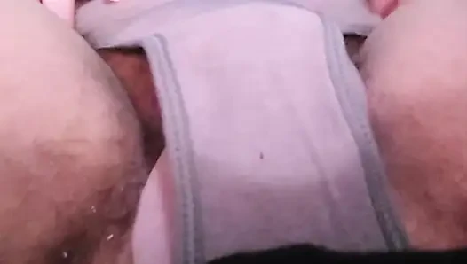 Muncrat dengan vibrator menjilati