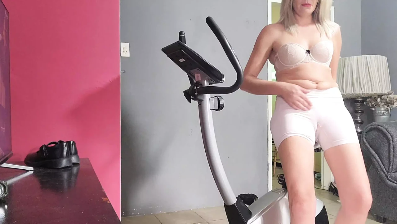 我的女友在骑自行车时总是很饥渴