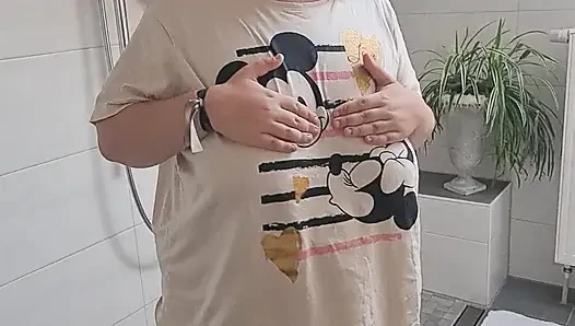 Whore pig pissed in the shower and showered