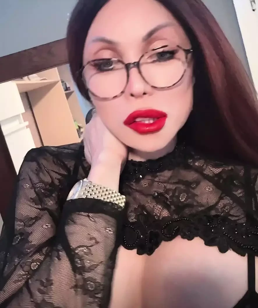 Erika Schinaider sexy