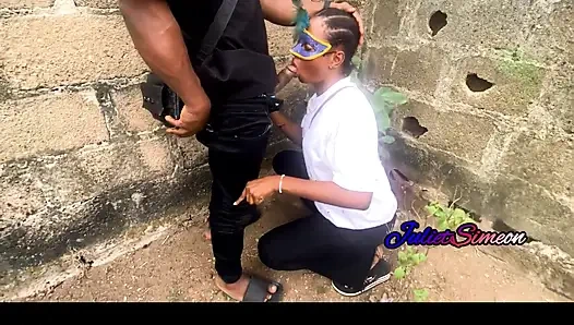 Kendimi iyi hissettirmek için taşınan seksi kaltak.