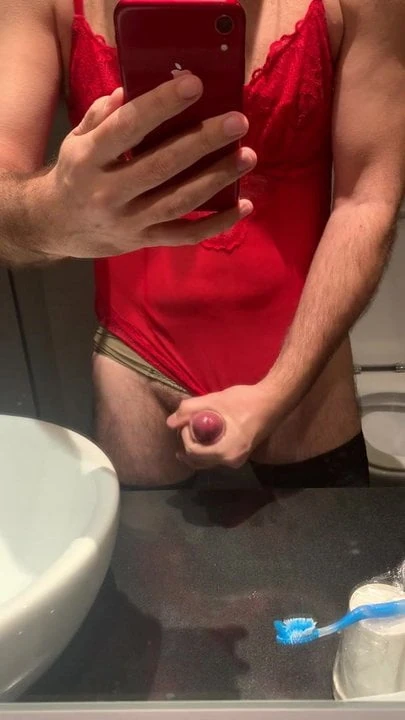 Cumming in red