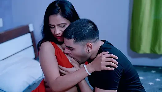 Desi-ehefrau hart gefickt vom kreditsachvermittler im privaten zimmer