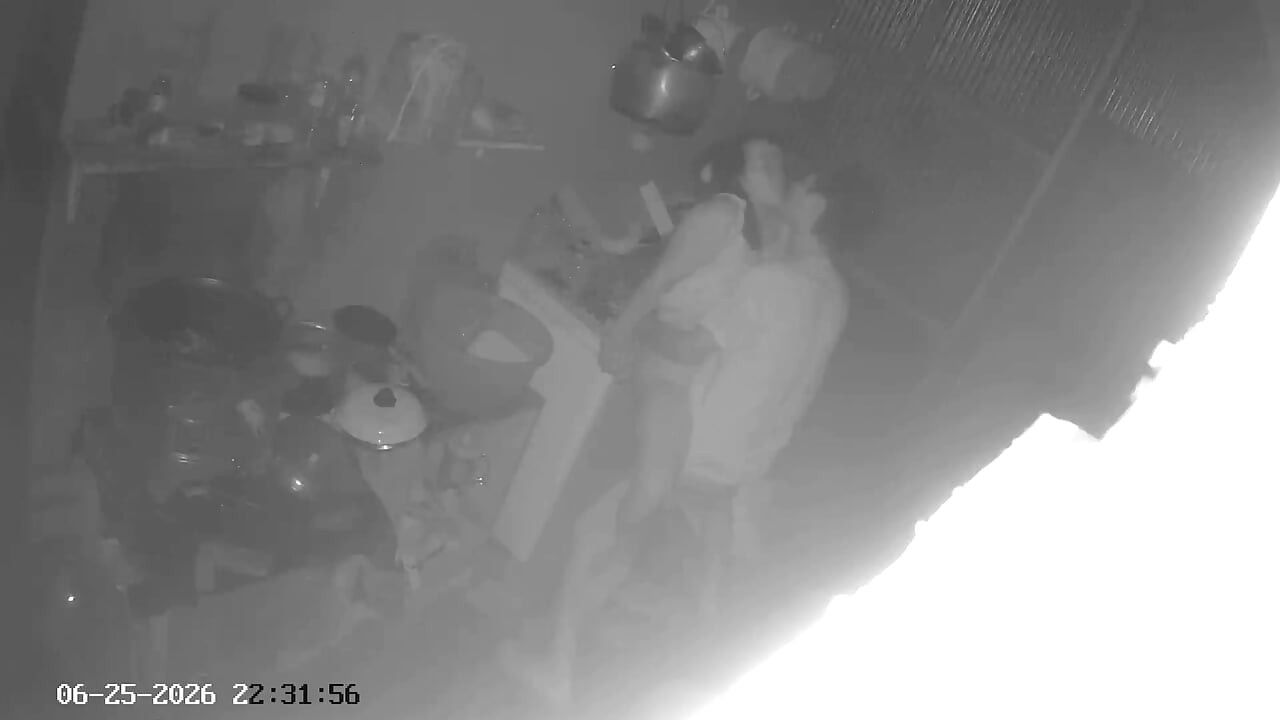 Saya curang di dapur dengan isteri bos