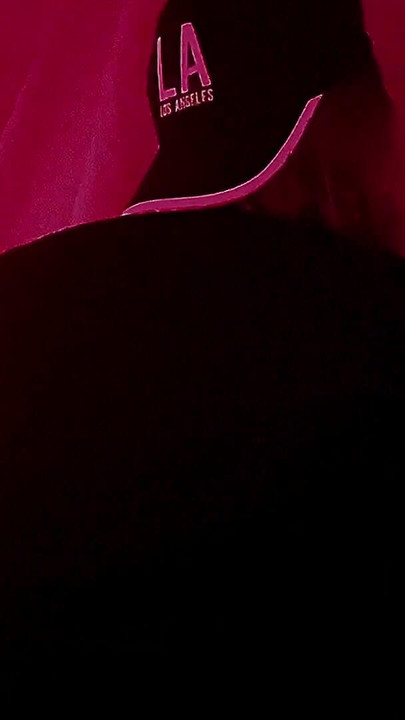 Lỗ vinh quang trong nhà vệ sinh vũ trường, tôi bú một người lạ | Clip 1