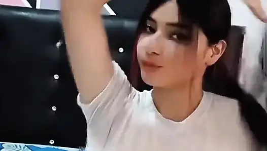 Pornodarstellerin gibt ihrem stiefvater einen tollen blowjob (echt selbstgedreht)