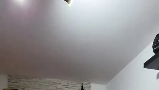 Массаж ступней и удары ногами