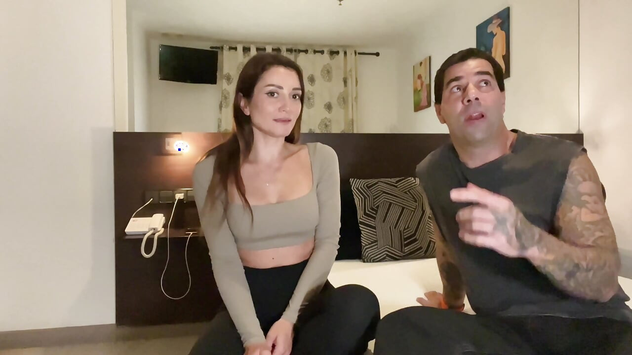 אישה בוגדת עם זר מהרחוב