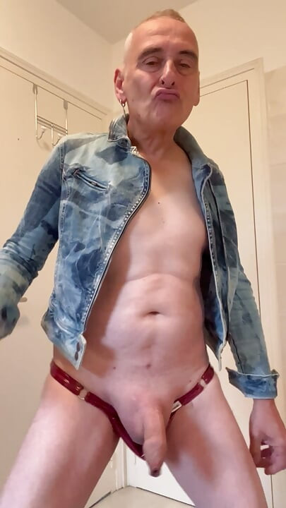 Yo gay en jeans sexys y tanga