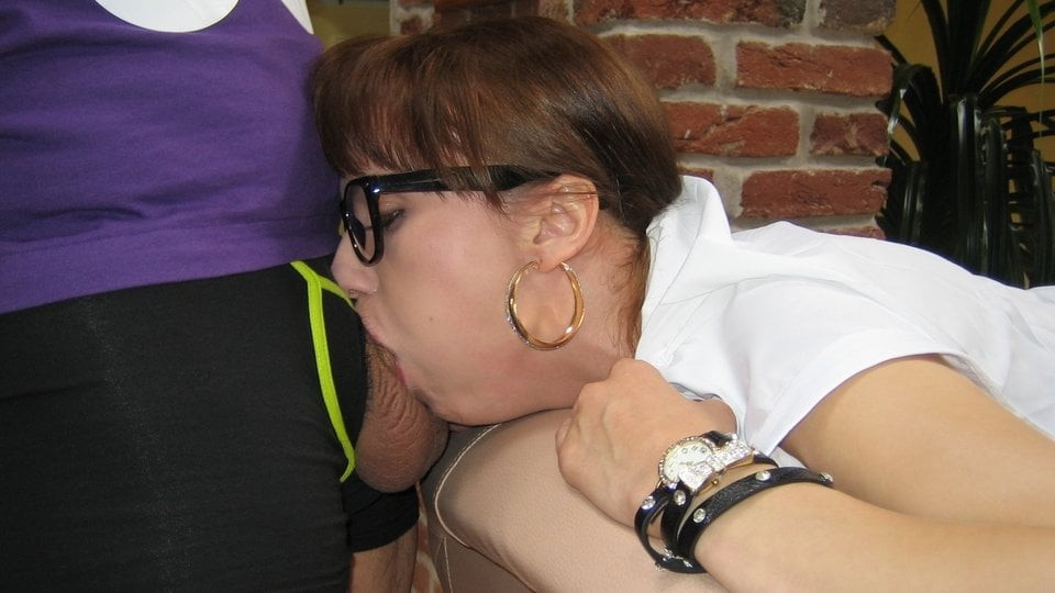 Chelsy SUN is the Naughty Secretary (French amateur Glasses)