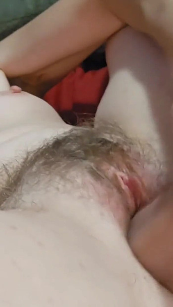 "거대한 동으로 보지 크림을 모으는" 중요한 순간