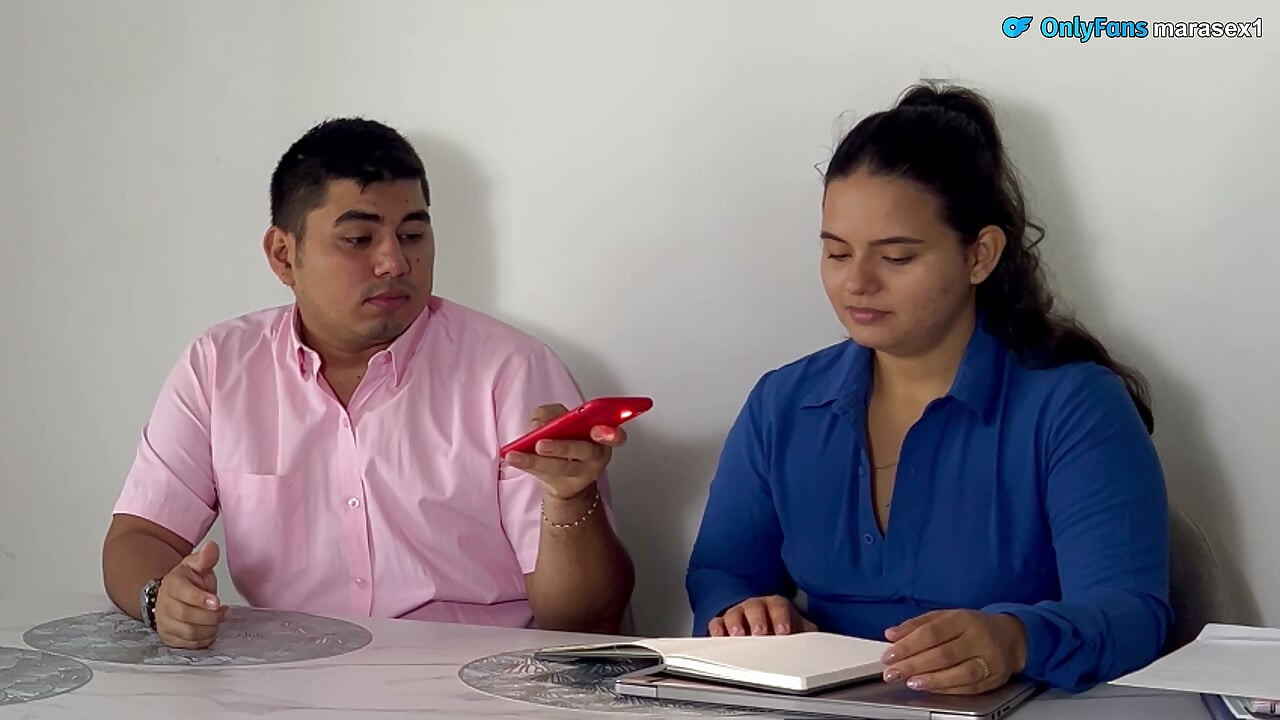 Büyük kıçlı sekreter kız işinde başarısız oldu