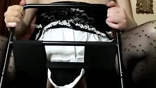 Pembantu nakal amatir lagi goyangin kontol, toketnya dicrot sperma hangat