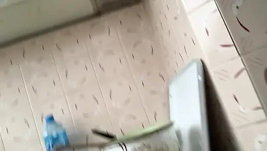 Тебе нравятся красные ногти