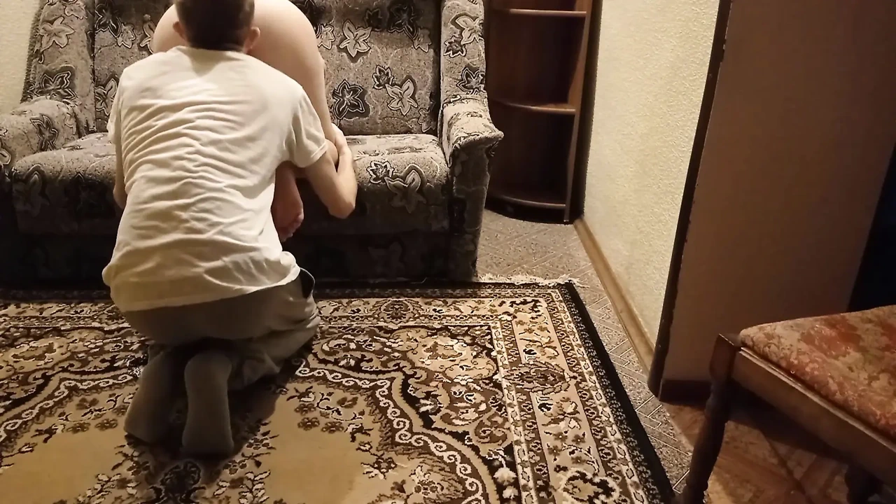 你的女朋友现在很忙. 等待戴绿帽子