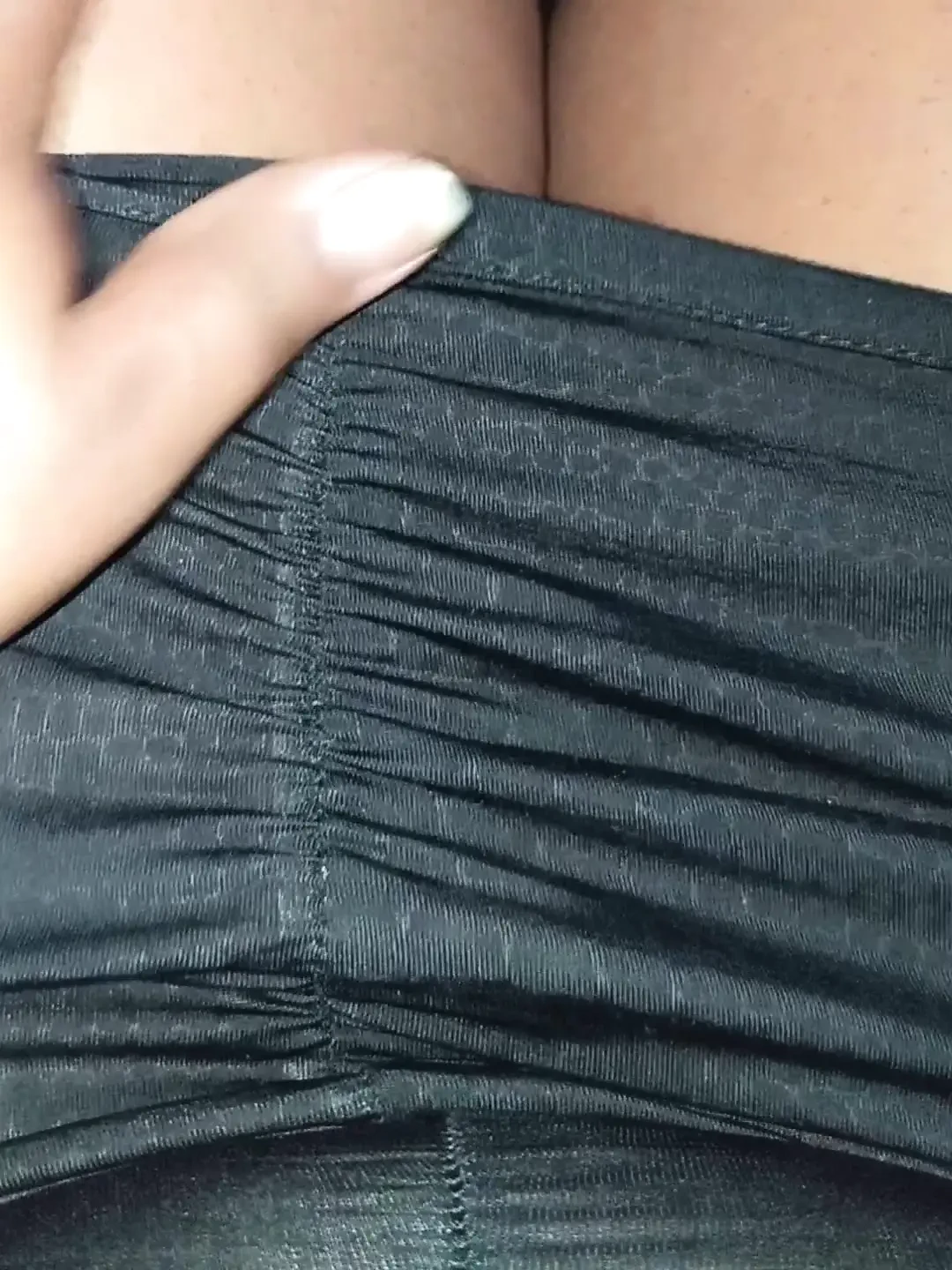 我的变态继父疯狂做爱，而我的继母看着她的继女射在牧师的大鸡巴上