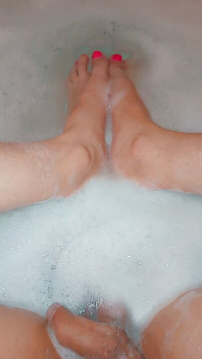 Slut in her bath