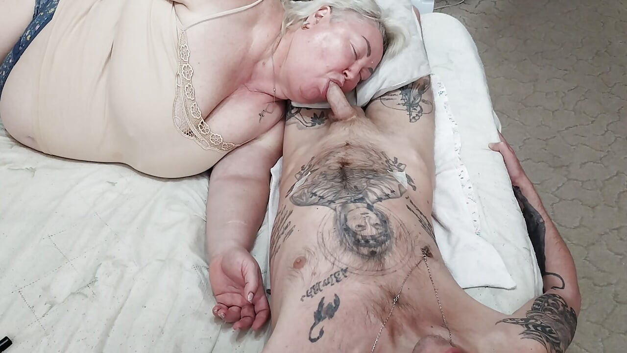 girlfriend sucks my dick until I cum in her mouth