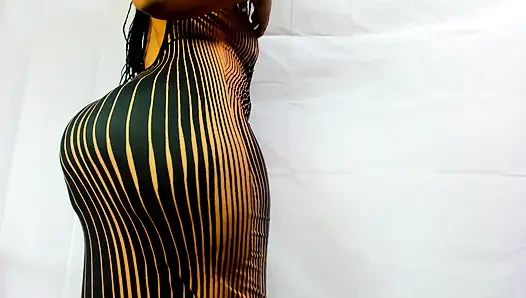 Cewek pantat hitam bergegas alami super lembut...