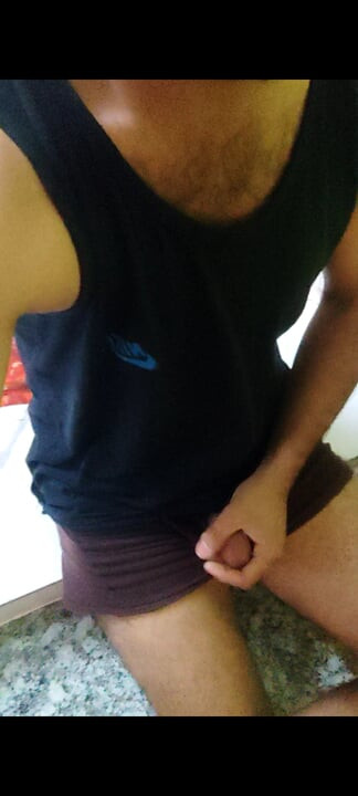 デシ・ヒンディー語のホットなセクシーな少年の一人でのマスターベーション