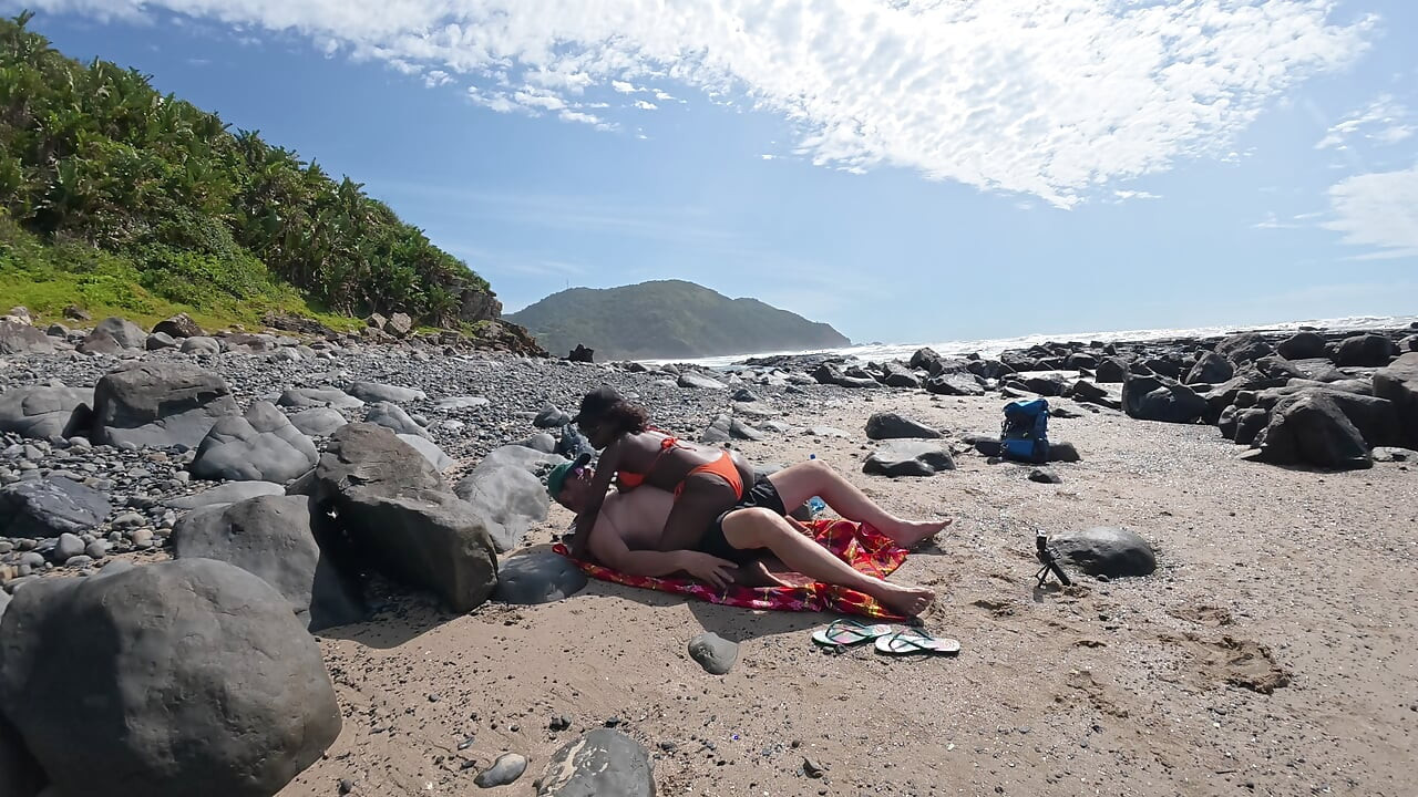 Шёпот на поцелуйном ветром берегу чернокожая лебедь скачет на белом хуе... ЖЕСТКИЙ