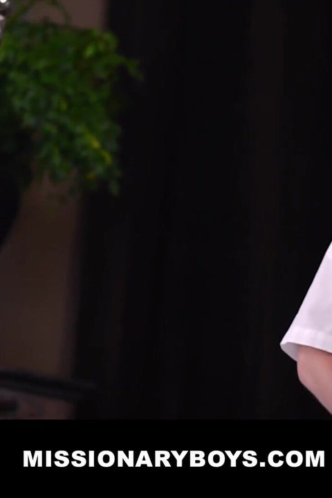 Những chàng trai truyền giáo. Giám mục Angus không thể cưỡng lại sự cám dỗ của việc đập vào lỗ đít trẻ