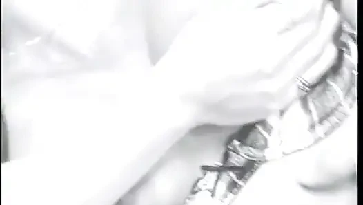 Memek dan pantat randy dientot habis-habisan sama gadis randy setelah nyepong kontol (video nggak ada audio tapi musik)