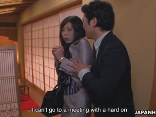 Japansk sekreterare används av sin chef på restaurangen