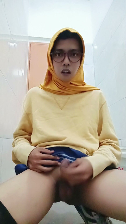 Hijab Asian Femboy Public Masturbate At Office Toilet | Clip 1