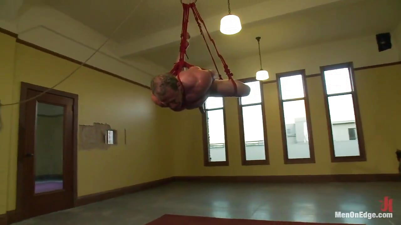 Derek Pain - the Only Competitive Bodybuilder in the World Who Could Handle the One Leg Suspension
