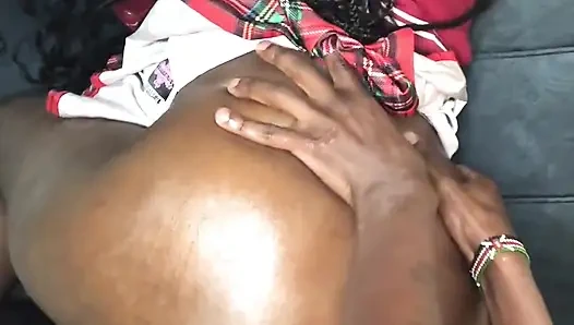 Nyepong & ngentot pantat montok gadis 18 tahun pulang sekolah