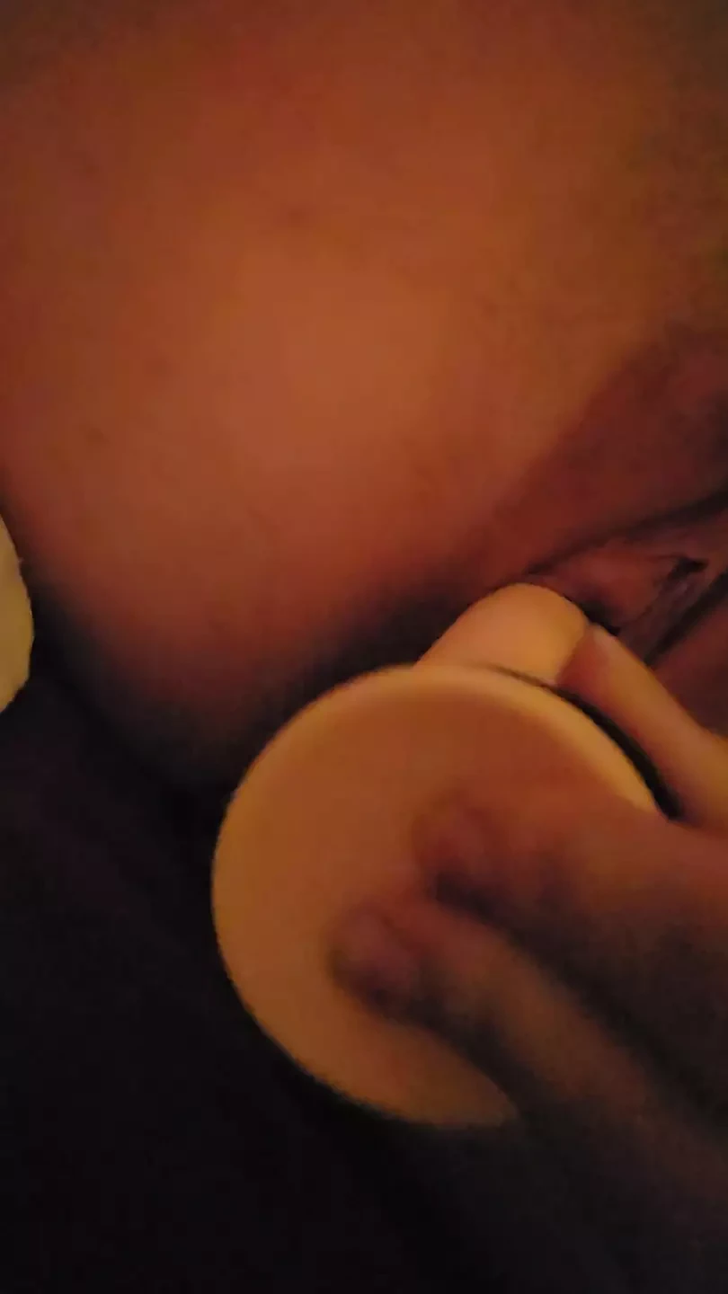 Cute teen shoves daddy’s dildo in tight cunt