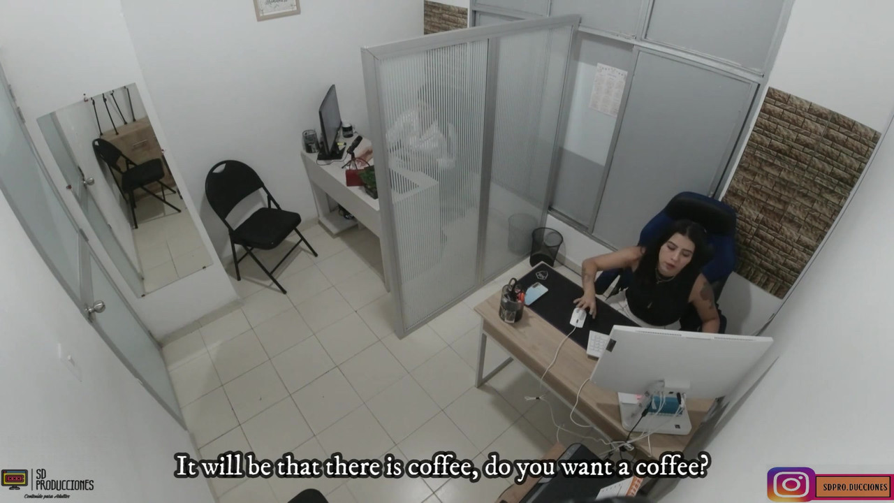 为了减轻压力，我给了我的同事在她的大阴户上几个很好的吻 - 西班牙语色情