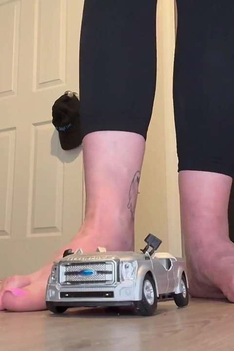 Truck Crush with Size 16 Feet