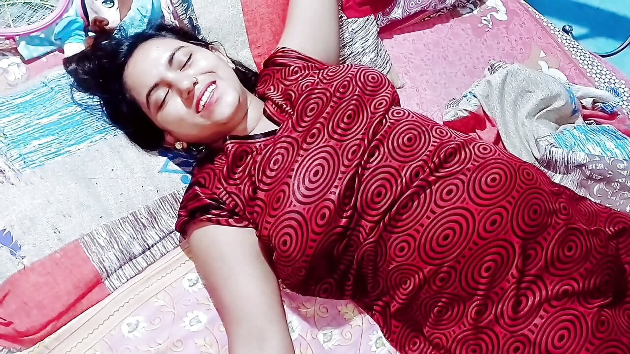 18歳の少女、初めてのセックス、ハードコアオーガズム、デシ・インディアンのバービー、村でのセックス