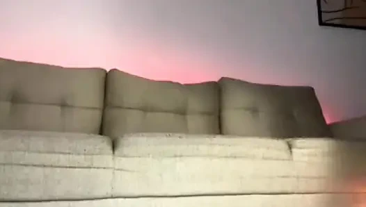 Трахаю пальцами киску в первый раз